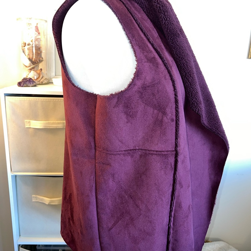 Faux Shearling and Faux Suede XL Burgandy Vest. EUC! Nordstrom Rack - Picture 5 of 13
